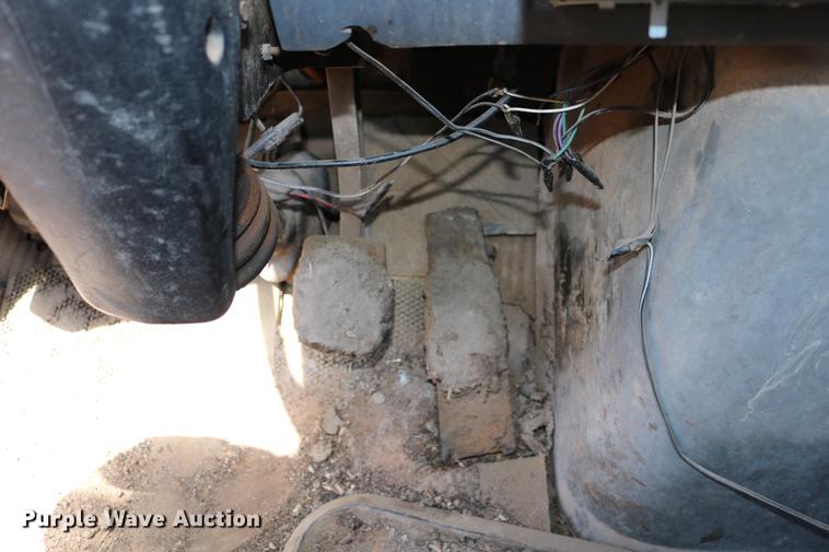 image for item DC7592 1989 Ford LN8000 oil distribution truck