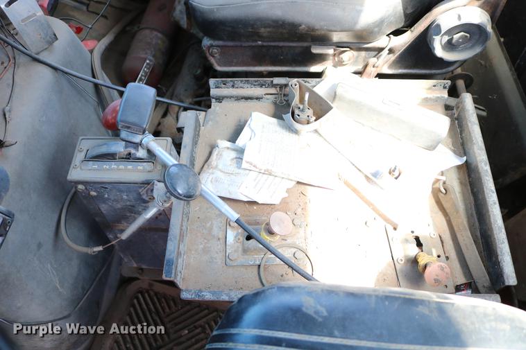 image for item DC7592 1989 Ford LN8000 oil distribution truck