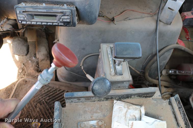 image for item DC7592 1989 Ford LN8000 oil distribution truck