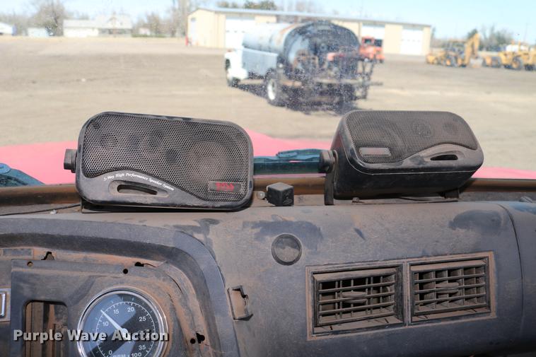 image for item DC7592 1989 Ford LN8000 oil distribution truck