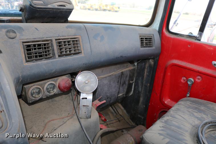 image for item DC7592 1989 Ford LN8000 oil distribution truck