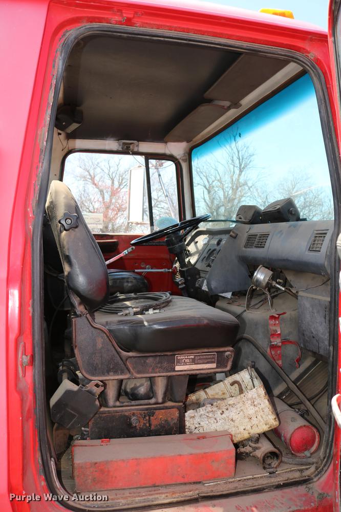 image for item DC7592 1989 Ford LN8000 oil distribution truck