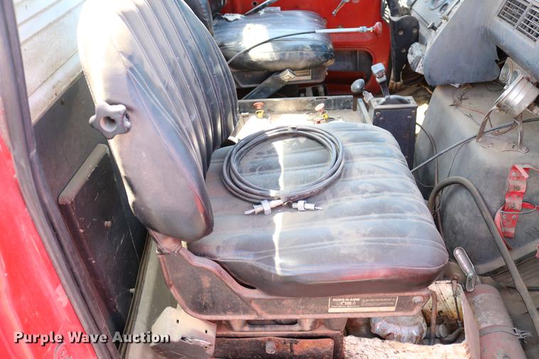 image for item DC7592 1989 Ford LN8000 oil distribution truck