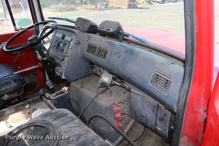 image for item DC7592 1989 Ford LN8000 oil distribution truck