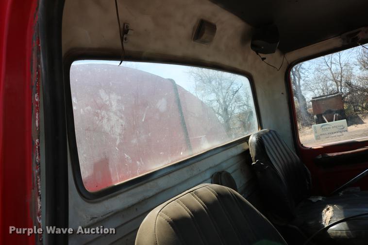 image for item DC7592 1989 Ford LN8000 oil distribution truck