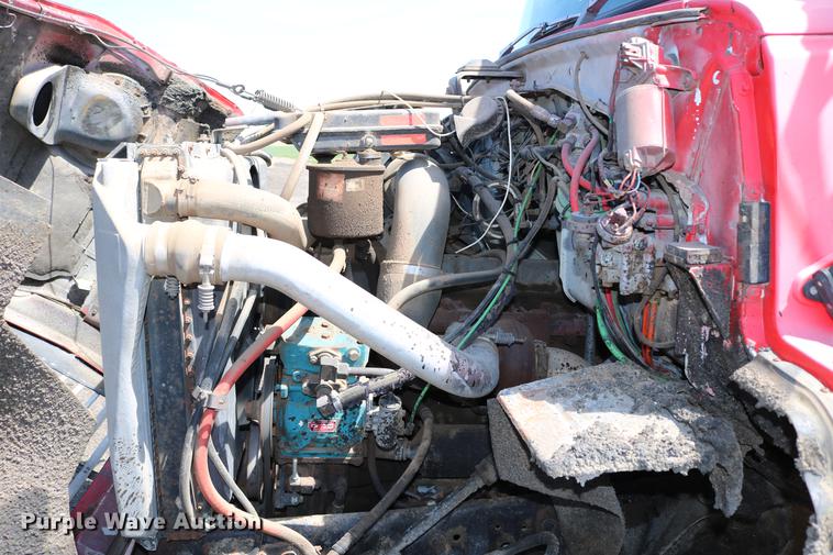 image for item DC7592 1989 Ford LN8000 oil distribution truck