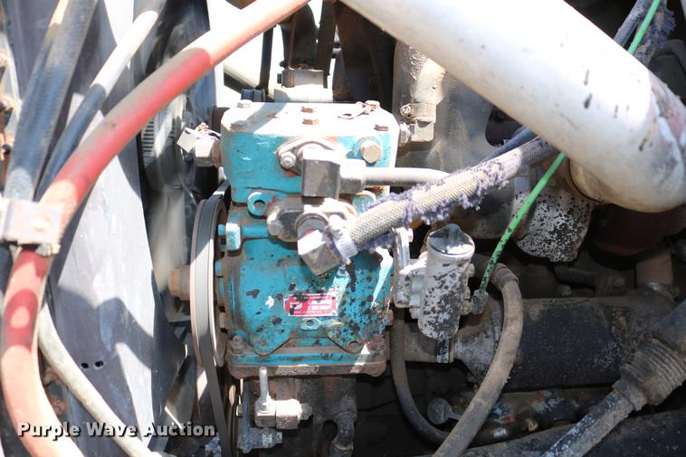 image for item DC7592 1989 Ford LN8000 oil distribution truck