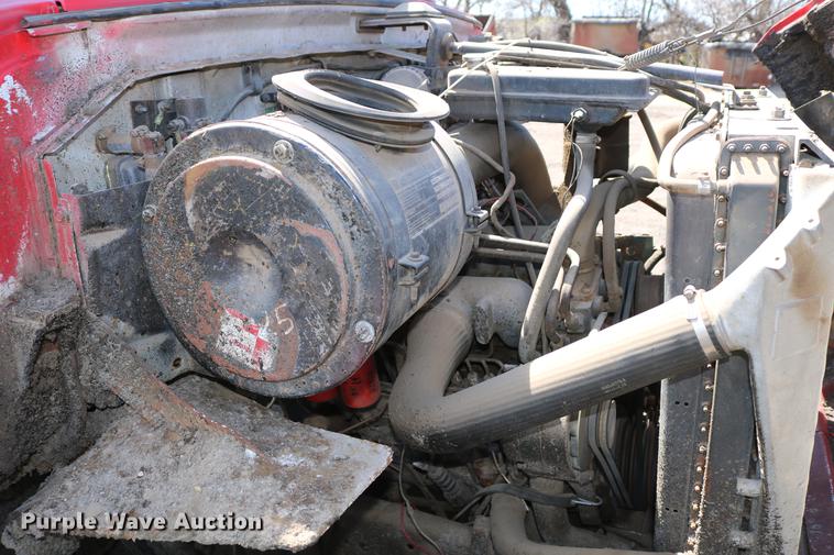 image for item DC7592 1989 Ford LN8000 oil distribution truck