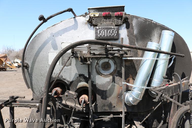 image for item DC7592 1989 Ford LN8000 oil distribution truck