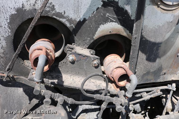 image for item DC7592 1989 Ford LN8000 oil distribution truck