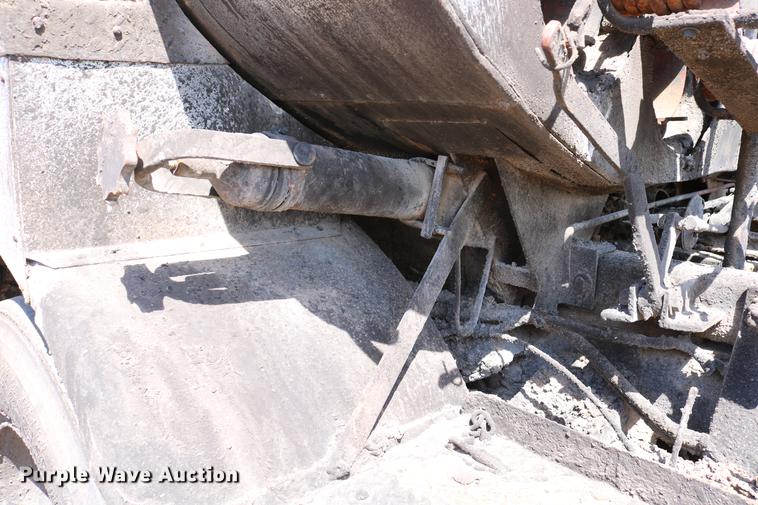 image for item DC7592 1989 Ford LN8000 oil distribution truck