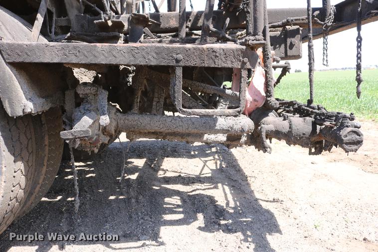 image for item DC7592 1989 Ford LN8000 oil distribution truck