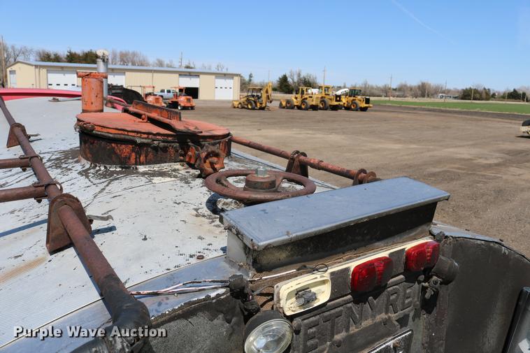 image for item DC7592 1989 Ford LN8000 oil distribution truck