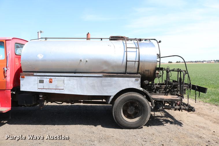 image for item DC7592 1989 Ford LN8000 oil distribution truck