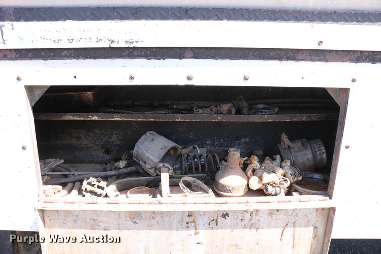 image for item DC7592 1989 Ford LN8000 oil distribution truck