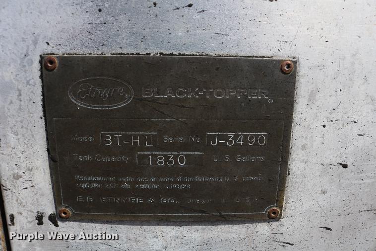 image for item DC7592 1989 Ford LN8000 oil distribution truck