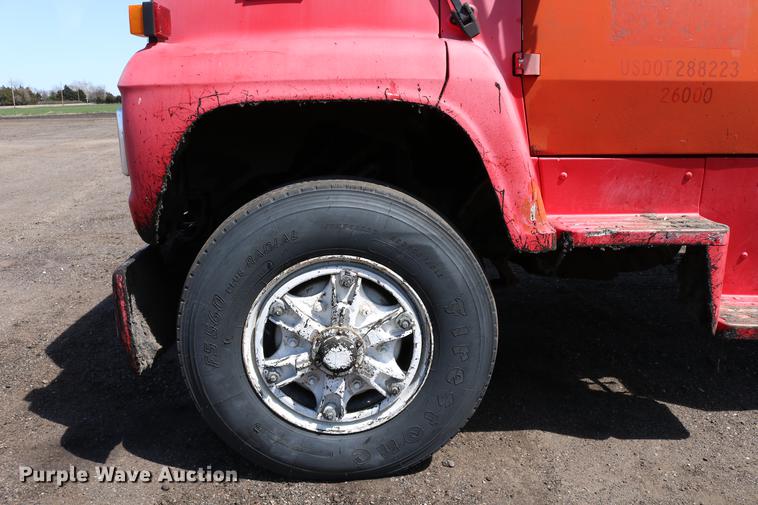 image for item DC7592 1989 Ford LN8000 oil distribution truck