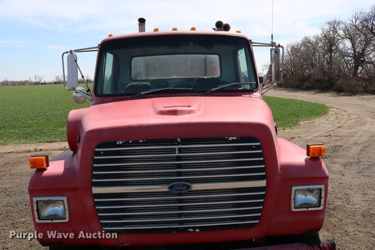 image for item DC7592 1989 Ford LN8000 oil distribution truck