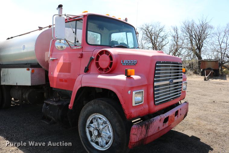 image for item DC7592 1989 Ford LN8000 oil distribution truck