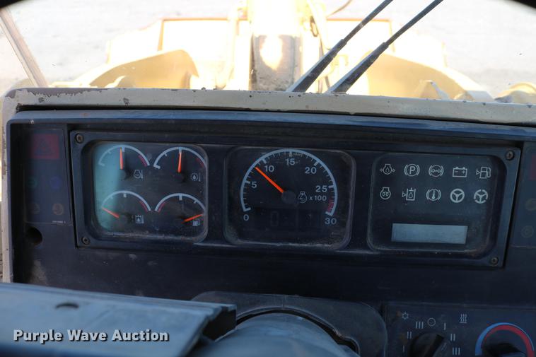 image for item DC7593 1996 Caterpillar 960F wheel loader