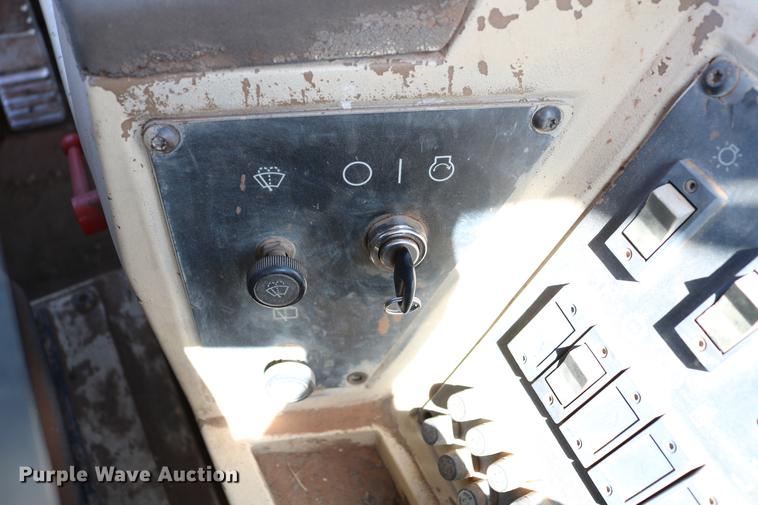 image for item DC7593 1996 Caterpillar 960F wheel loader