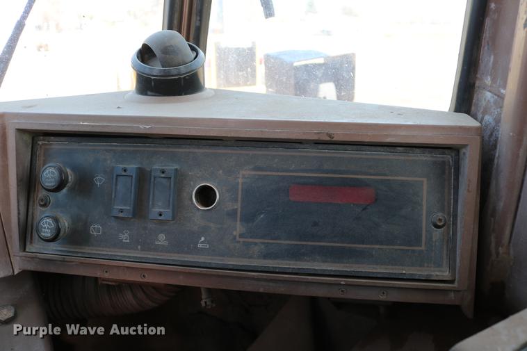 image for item DC7594 1992 Caterpillar 966F wheel loader