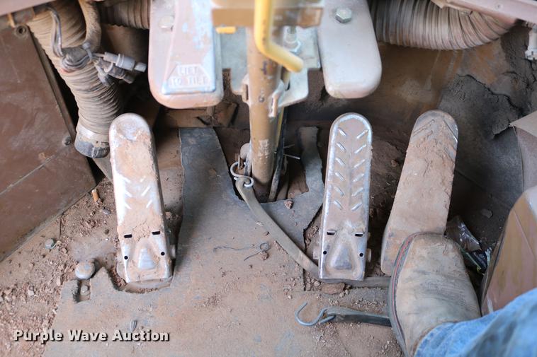 image for item DC7594 1992 Caterpillar 966F wheel loader