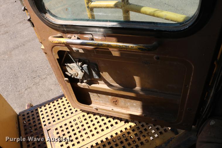 image for item DC7594 1992 Caterpillar 966F wheel loader