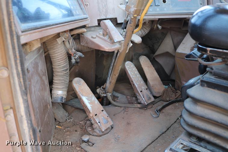 image for item DC7594 1992 Caterpillar 966F wheel loader