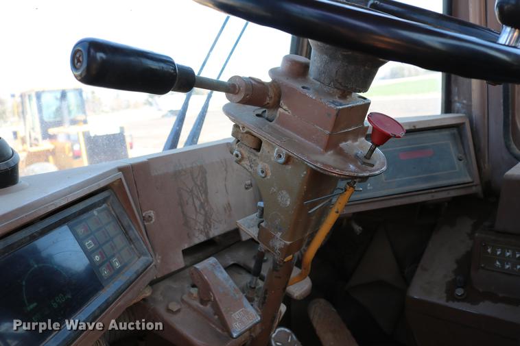 image for item DC7594 1992 Caterpillar 966F wheel loader