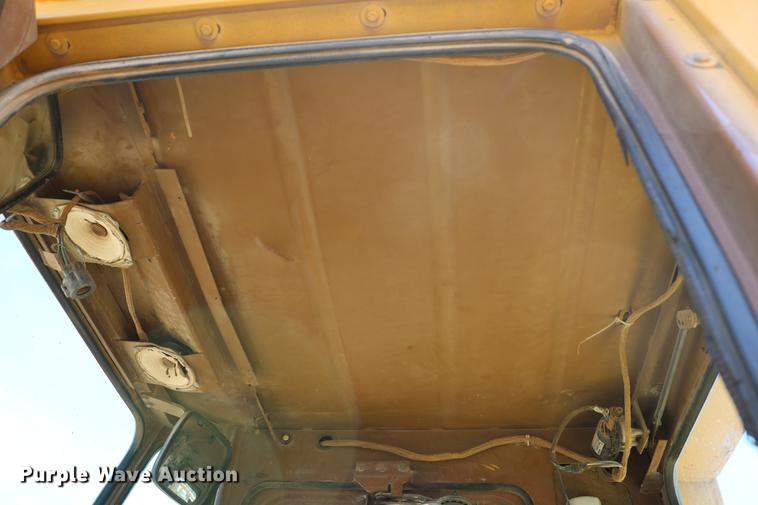 image for item DC7594 1992 Caterpillar 966F wheel loader