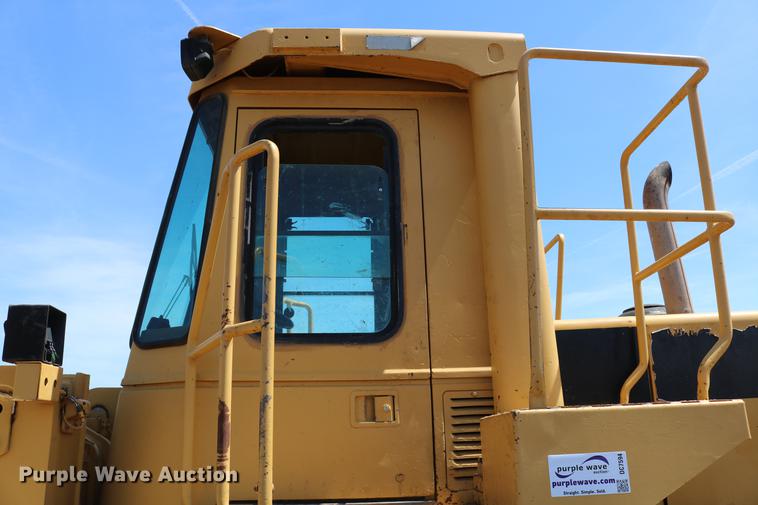 image for item DC7594 1992 Caterpillar 966F wheel loader