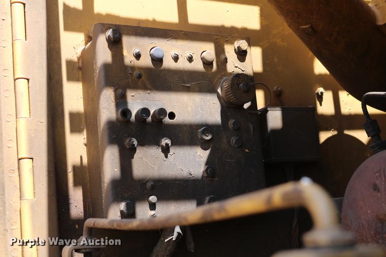 image for item DC7594 1992 Caterpillar 966F wheel loader