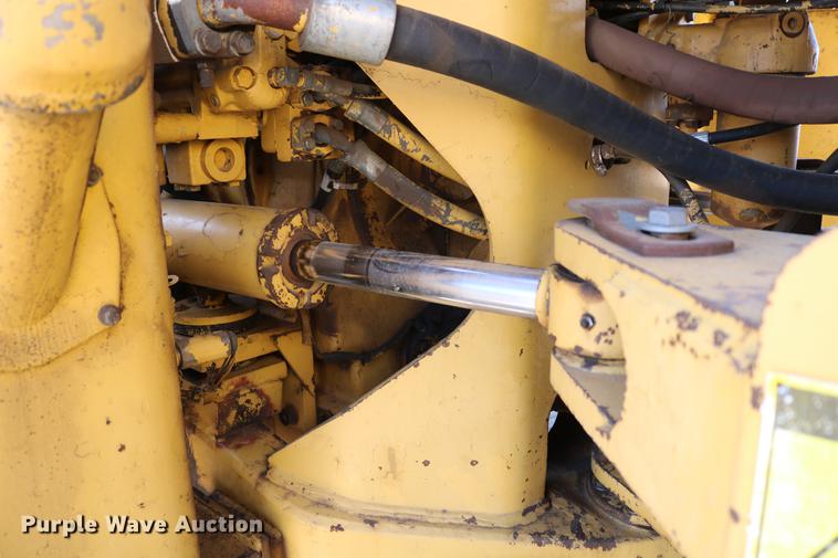 image for item DC7594 1992 Caterpillar 966F wheel loader