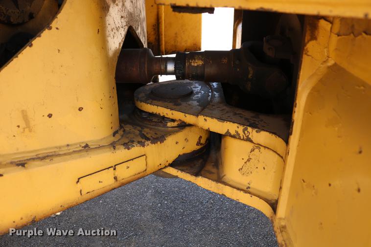 image for item DC7594 1992 Caterpillar 966F wheel loader