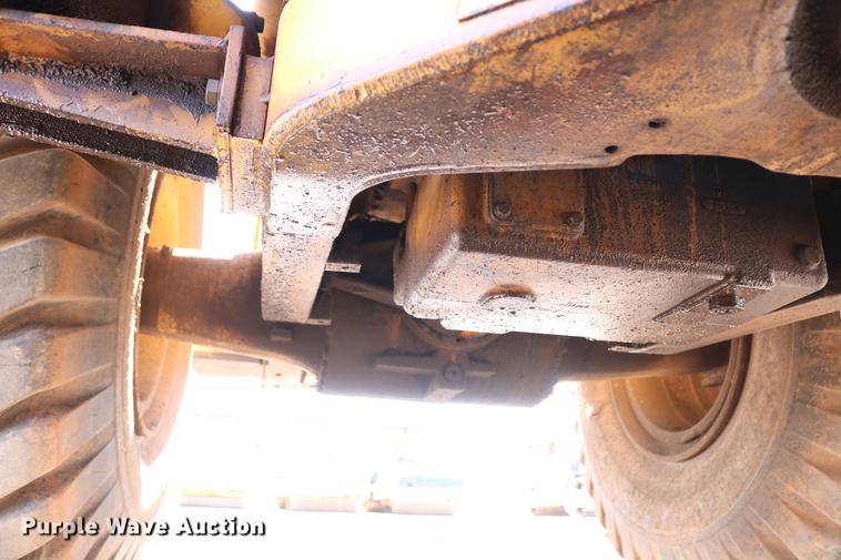 image for item DC7594 1992 Caterpillar 966F wheel loader