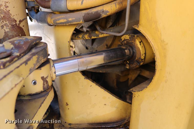 image for item DC7594 1992 Caterpillar 966F wheel loader