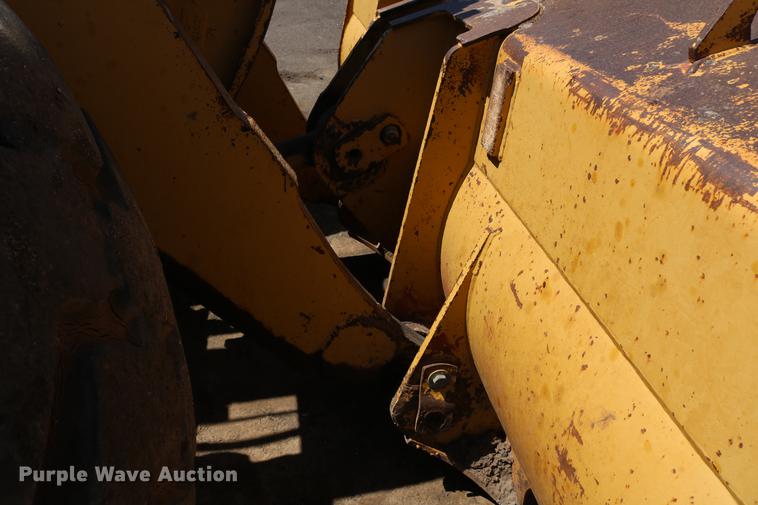 image for item DC7594 1992 Caterpillar 966F wheel loader