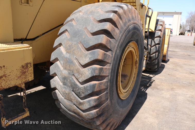 image for item DC7594 1992 Caterpillar 966F wheel loader