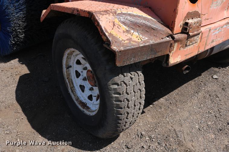 image for item DC7598 Broce RJ350 broom