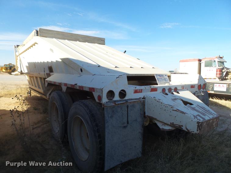 image for item DD1199 2008 CTS BDT-40LP bottom dump trailer