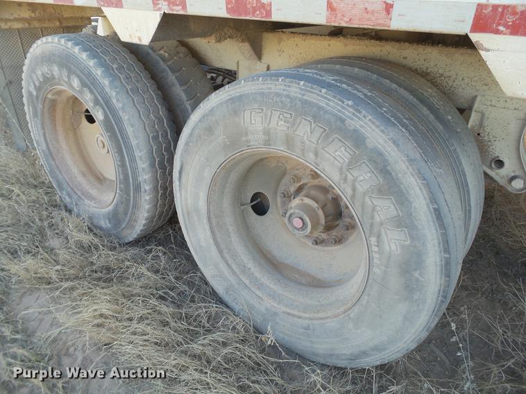 image for item DD1199 2008 CTS BDT-40LP bottom dump trailer