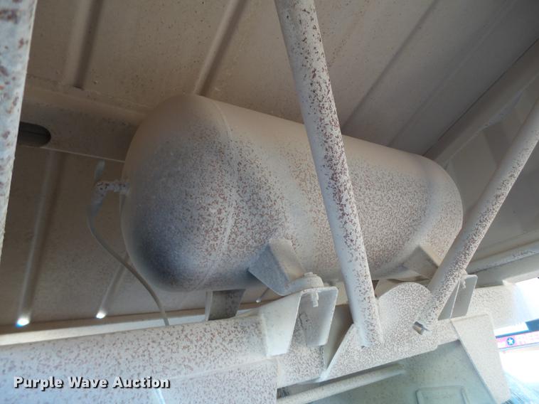 image for item DD1199 2008 CTS BDT-40LP bottom dump trailer