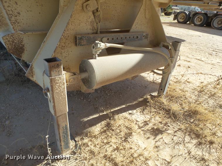 image for item DD1199 2008 CTS BDT-40LP bottom dump trailer