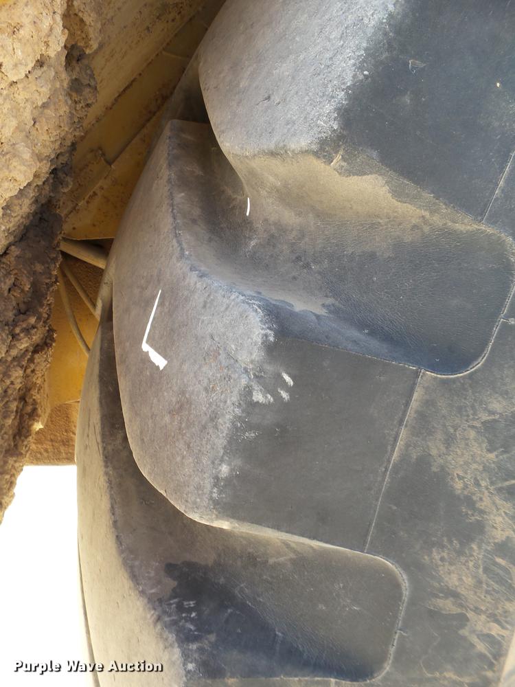 image for item DD1209 1989 Caterpillar 631E water wagon