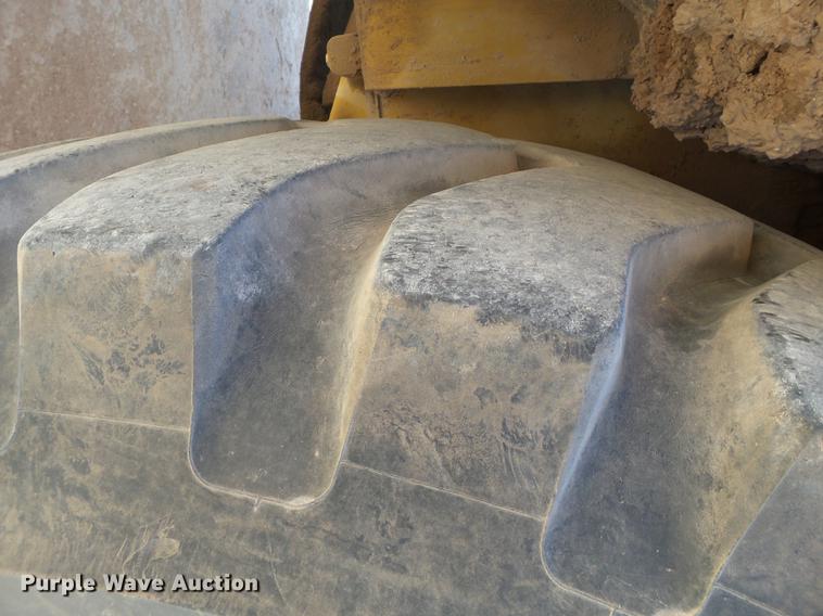 image for item DD1209 1989 Caterpillar 631E water wagon