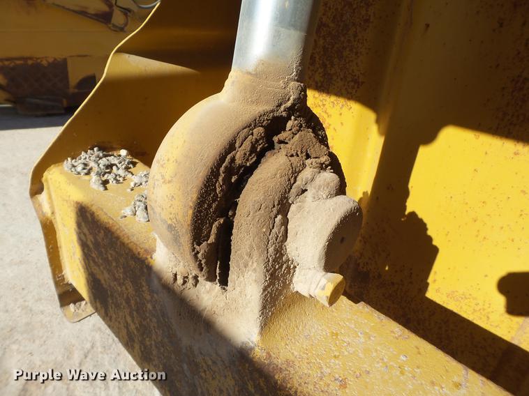 image for item DD1209 1989 Caterpillar 631E water wagon