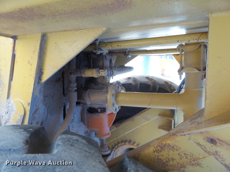 image for item DD1209 1989 Caterpillar 631E water wagon