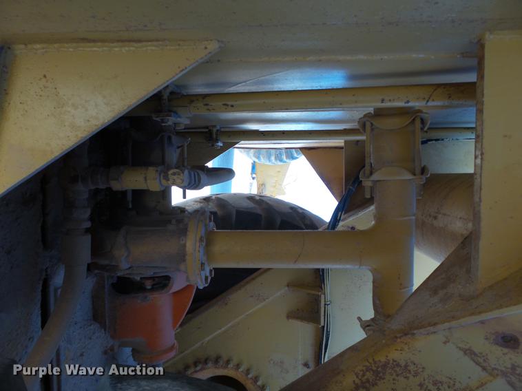 image for item DD1209 1989 Caterpillar 631E water wagon