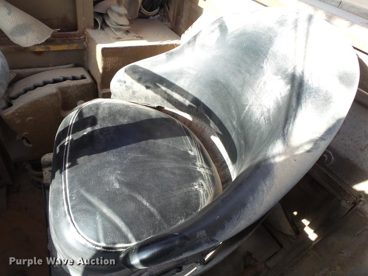 image for item DD1209 1989 Caterpillar 631E water wagon